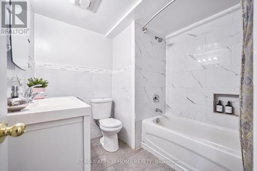 18 Castle Hill Drive, Toronto, ON - Indoor Photo Showing Bathroom