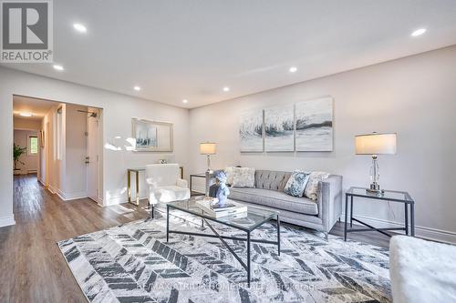 18 Castle Hill Drive, Toronto, ON - Indoor Photo Showing Living Room