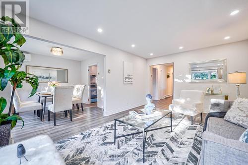 18 Castle Hill Drive, Toronto, ON - Indoor Photo Showing Living Room