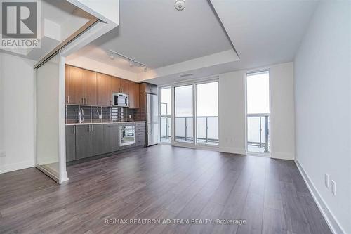 1502 - 2550 Simcoe Street, Oshawa, ON - Indoor Photo Showing Kitchen