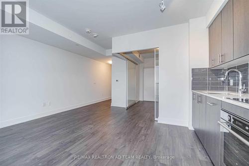 1502 - 2550 Simcoe Street, Oshawa, ON - Indoor Photo Showing Kitchen