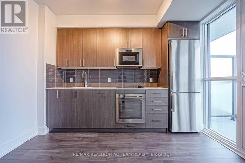 1502 - 2550 Simcoe Street, Oshawa, ON - Indoor Photo Showing Kitchen