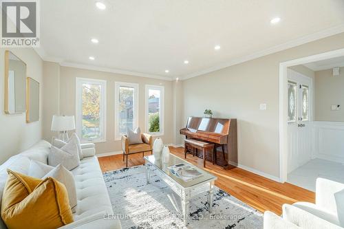 30 Wickens Crescent, Ajax, ON - Indoor Photo Showing Living Room