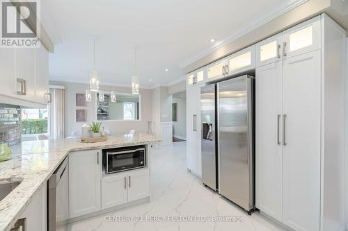 30 Wickens Crescent, Ajax, ON - Indoor Photo Showing Kitchen With Upgraded Kitchen