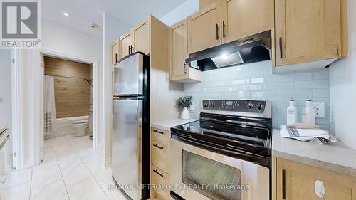 619 - 44 Bond Street W, Oshawa, ON - Indoor Photo Showing Kitchen