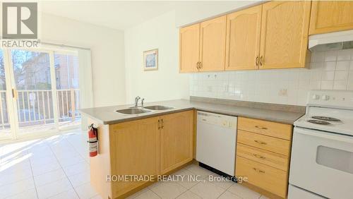 72 - 23 Observatory Lane, Richmond Hill, ON - Indoor Photo Showing Kitchen With Double Sink