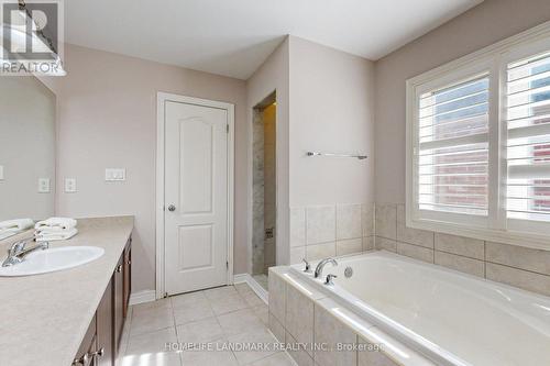 1061 Warby Trail N, Newmarket, ON - Indoor Photo Showing Bathroom