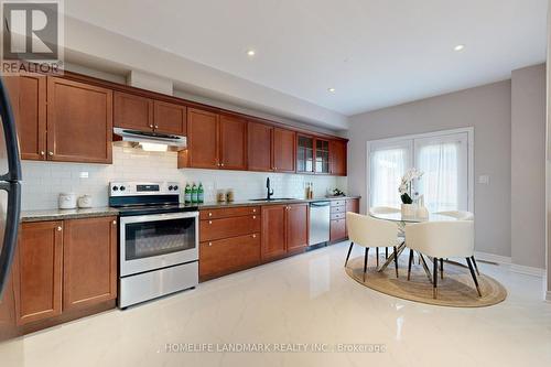 1061 Warby Trail N, Newmarket, ON - Indoor Photo Showing Kitchen