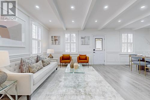 15 Victoria Street, Markham, ON - Indoor Photo Showing Living Room