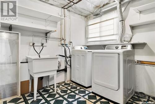 5106 10Th Avenue, Regina, SK - Indoor Photo Showing Laundry Room