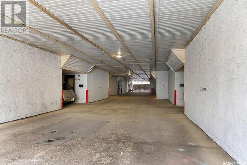 5106 10Th Avenue, Regina, SK - Indoor Photo Showing Garage