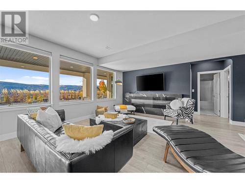 3600 Sillaro Drive, Kamloops, BC - Indoor Photo Showing Living Room