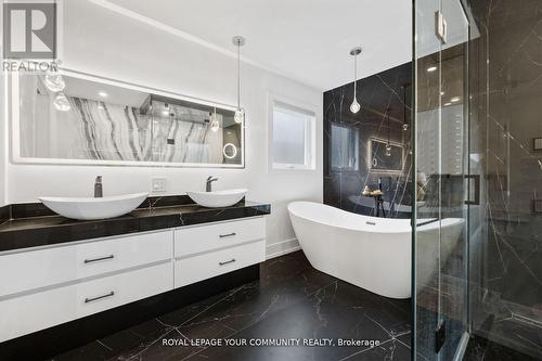 443 Silken Laumann Drive, Newmarket, ON - Indoor Photo Showing Bathroom