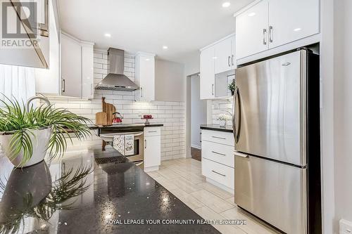 2127 Cliff Road, Mississauga, ON - Indoor Photo Showing Kitchen With Stainless Steel Kitchen With Upgraded Kitchen