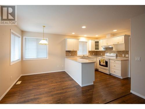 4791 Uplands Drive, Kamloops, BC - Indoor Photo Showing Kitchen