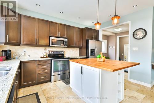 25 Cliff Gunn Road, Newmarket, ON - Indoor Photo Showing Kitchen With Double Sink