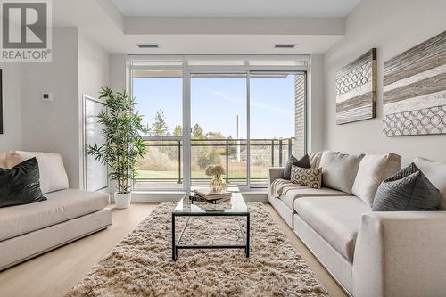 221 - 1575 Lakeshore Road W, Mississauga, ON - Indoor Photo Showing Living Room