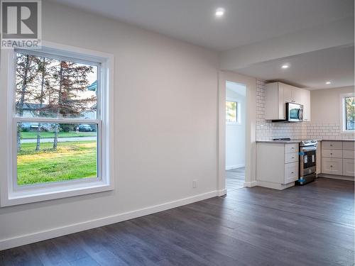 1005 95 Avenue, Dawson Creek, BC - Indoor Photo Showing Kitchen