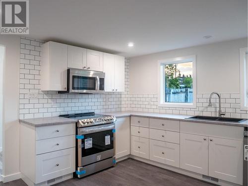 1005 95 Avenue, Dawson Creek, BC - Indoor Photo Showing Kitchen With Double Sink With Upgraded Kitchen