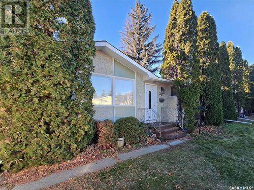 30 Lindsay Drive, Saskatoon, SK - Outdoor