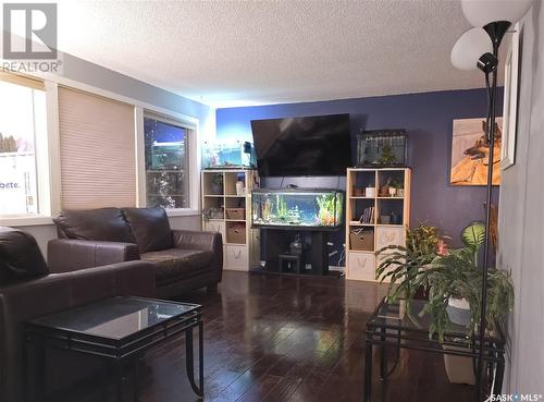 30 Lindsay Drive, Saskatoon, SK - Indoor Photo Showing Living Room