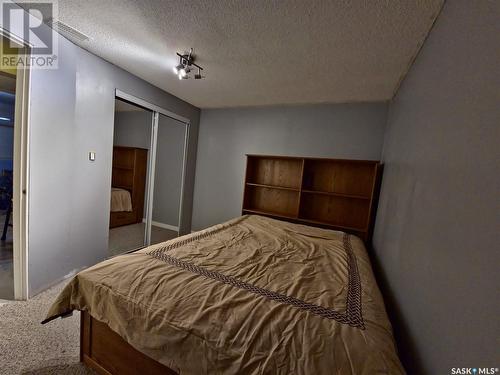 30 Lindsay Drive, Saskatoon, SK - Indoor Photo Showing Bedroom