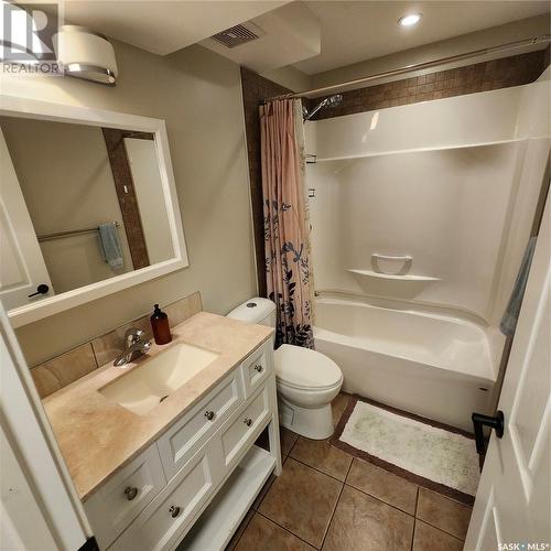 3827 Miyo-Wâhkôhtowin Road, Saskatoon, SK - Indoor Photo Showing Bathroom