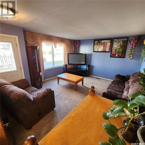 3827 Miyo-Wâhkôhtowin Road, Saskatoon, SK - Indoor Photo Showing Living Room