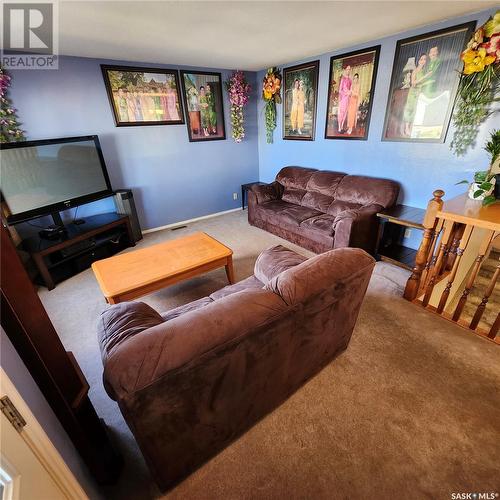 3827 Miyo-Wâhkôhtowin Road, Saskatoon, SK - Indoor Photo Showing Living Room