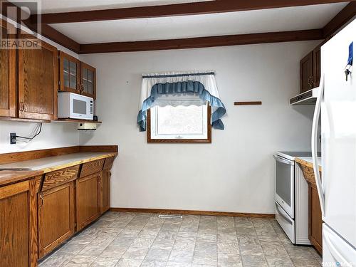 295 1St Avenue W, Englefeld, SK - Indoor Photo Showing Kitchen