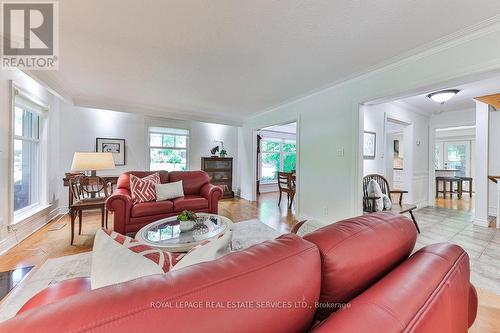 250 Dalewood Drive, Oakville, ON - Indoor Photo Showing Living Room