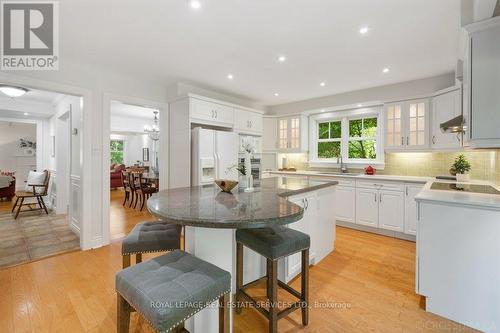 250 Dalewood Drive, Oakville, ON - Indoor Photo Showing Kitchen With Upgraded Kitchen