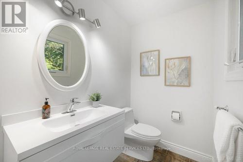 250 Dalewood Drive, Oakville, ON - Indoor Photo Showing Bathroom