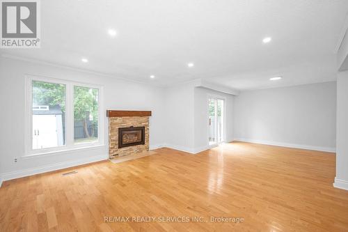 738 Briar Crescent, Milton, ON - Indoor Photo Showing Living Room With Fireplace