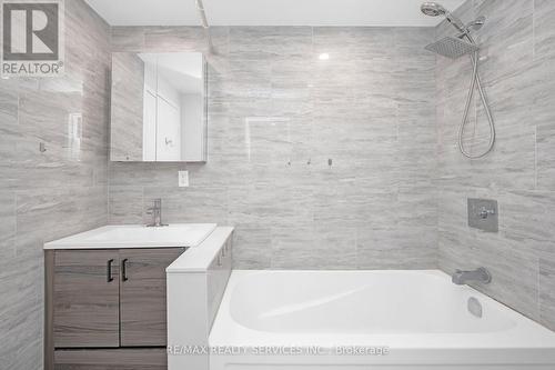 738 Briar Crescent, Milton, ON - Indoor Photo Showing Bathroom