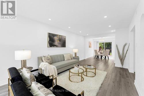 1301 Janina Boulevard, Burlington, ON - Indoor Photo Showing Living Room