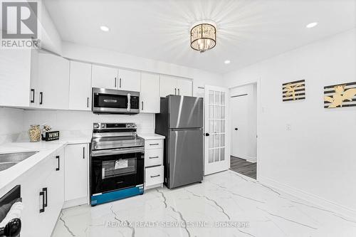 1301 Janina Boulevard, Burlington, ON - Indoor Photo Showing Kitchen