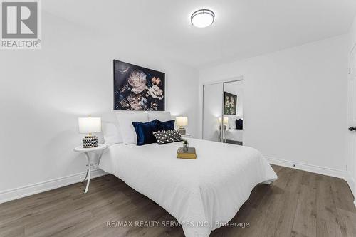 1301 Janina Boulevard, Burlington, ON - Indoor Photo Showing Bedroom