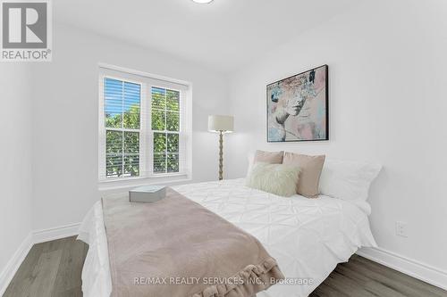 1301 Janina Boulevard, Burlington, ON - Indoor Photo Showing Bedroom