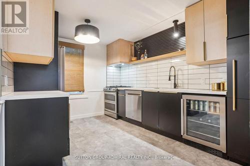 641 Piccadilly Street, London, ON - Indoor Photo Showing Kitchen With Upgraded Kitchen