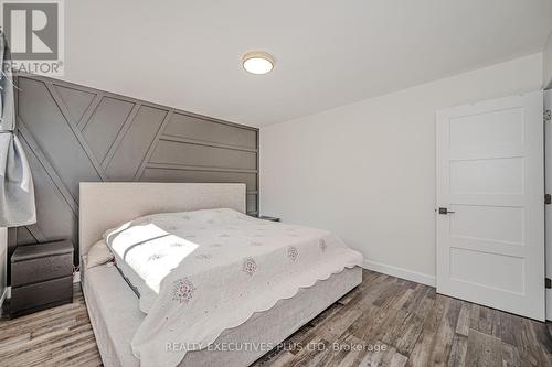 115 Lynbrook Drive, Hamilton, ON - Indoor Photo Showing Bedroom