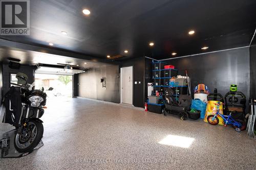 115 Lynbrook Drive, Hamilton, ON - Indoor Photo Showing Garage