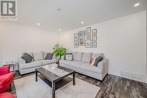 115 Lynbrook Drive, Hamilton, ON - Indoor Photo Showing Living Room