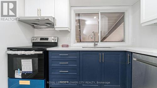 212 Carter Avenue, Waterloo, ON - Indoor Photo Showing Kitchen