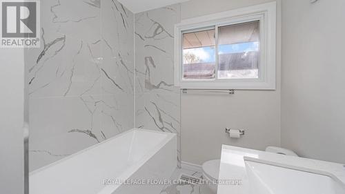 212 Carter Avenue, Waterloo, ON - Indoor Photo Showing Bathroom