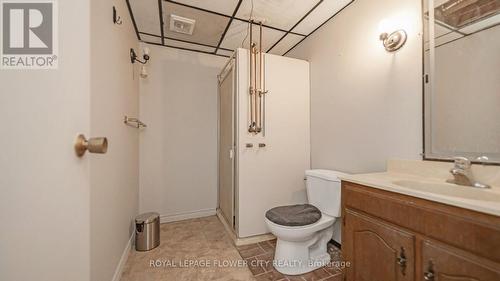 212 Carter Avenue, Waterloo, ON - Indoor Photo Showing Bathroom