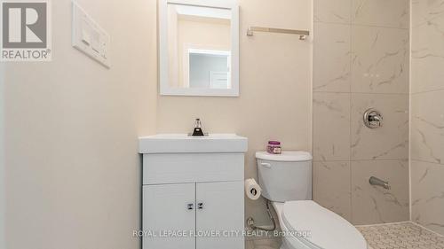 212 Carter Avenue, Waterloo, ON - Indoor Photo Showing Bathroom