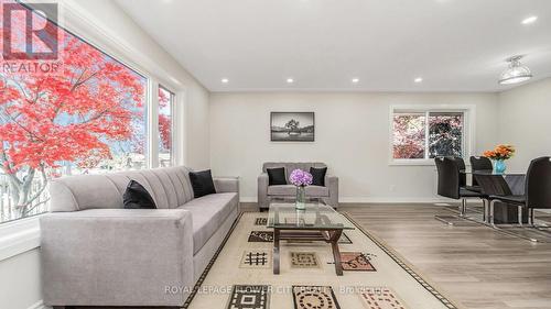 212 Carter Avenue, Waterloo, ON - Indoor Photo Showing Living Room