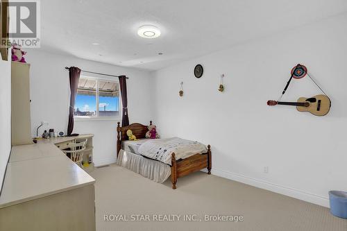 19 Barnaby Drive, St. Catharines, ON - Indoor Photo Showing Bedroom