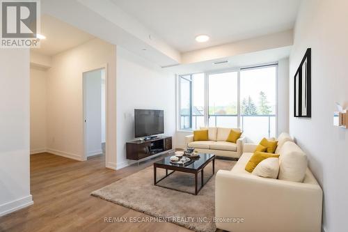 301 - 415 Main Street W, Hamilton, ON - Indoor Photo Showing Living Room